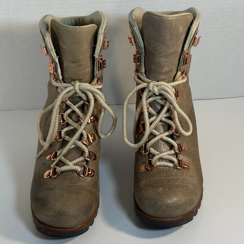 Women's size 7 Sorel Boots - Picture 2 of 16